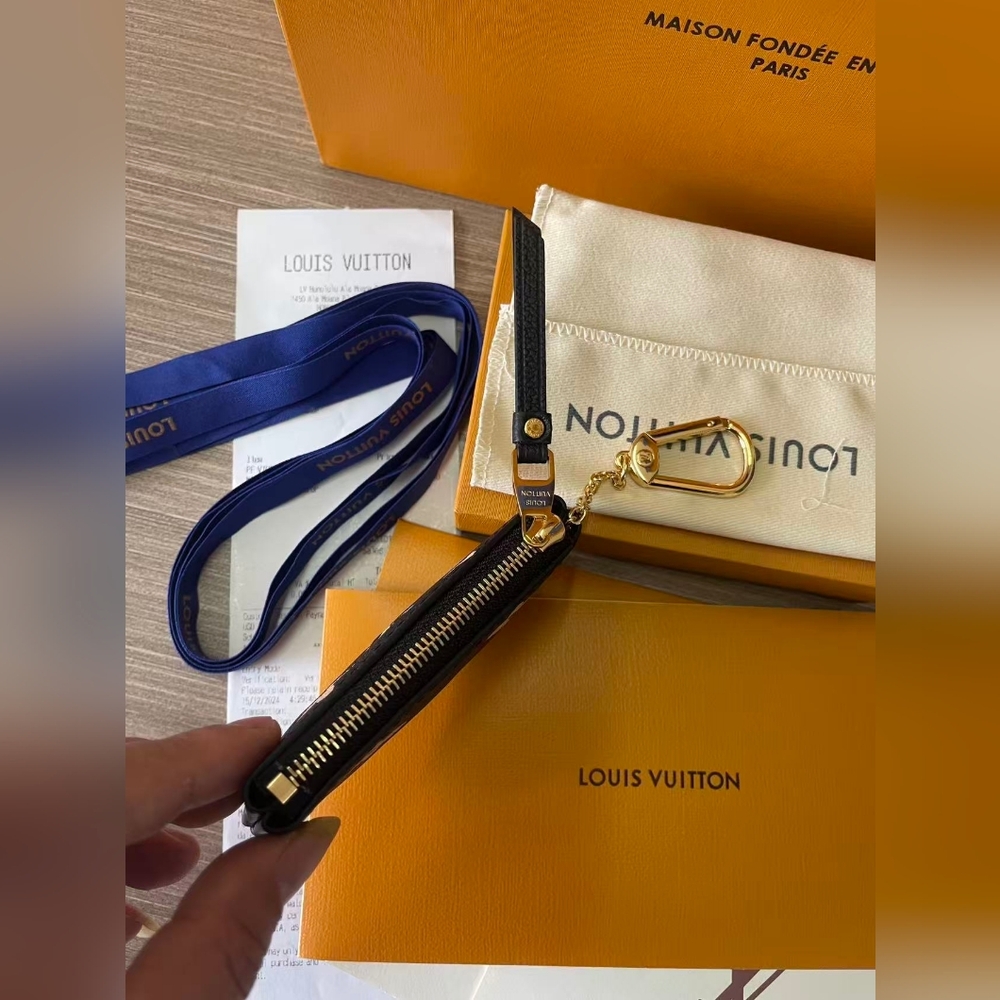Louis Vuitton Key Pouch - Picture 4 of 7